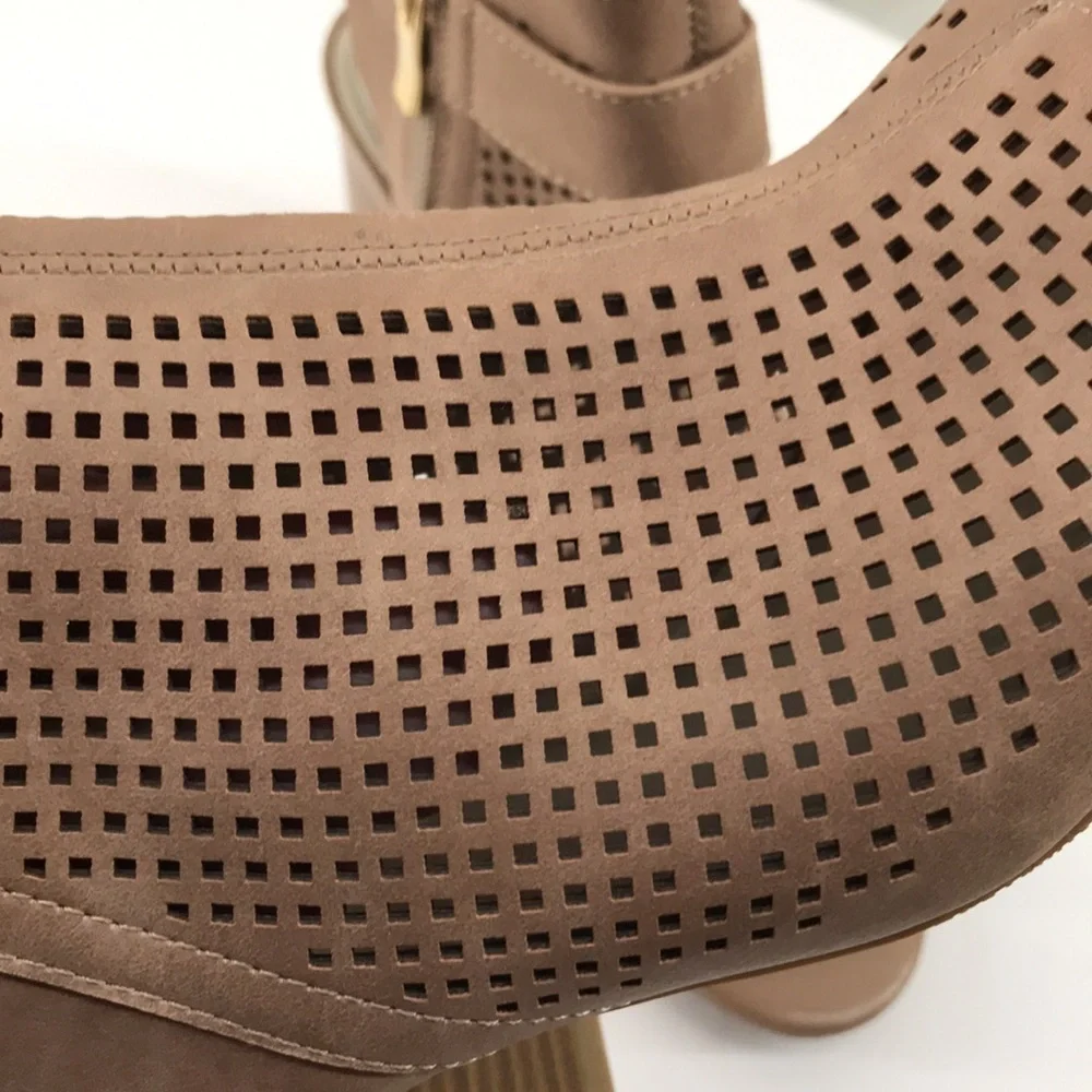 ANA TROUT—Wm’s Taupe Open Toe/Heel Mesh Ankle Sandals Stacked 3”Heel Side Zip—6M - Picture 12 of 16